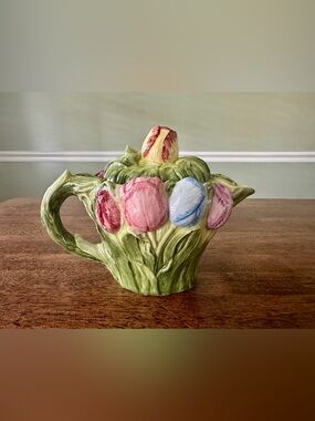 Vintage Ceramic Teapot with Lid (Floral/Tulips)